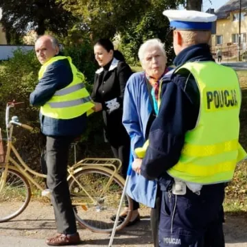 Rozdawali kamizelki odblaskowe