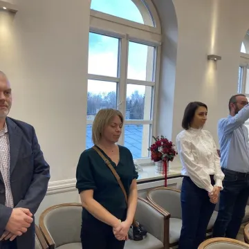 Sześć par uhonorowanych medalami za długoletnie pożycie małżeńskie