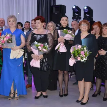 Studniówkowy wieczór uczniów radomszczańskiego Drzewniaka