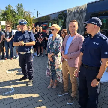 Policja i instruktorzy uczyli odpowiedzialnego kierowania pojazdem