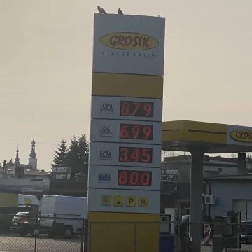 Kierowcy nie mają lekko. Ceny paliw znów w górę