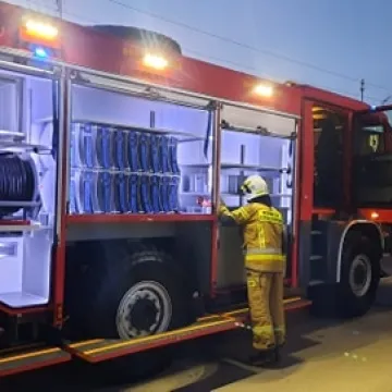 Nowy wóz strażacki w garażu druhów OSP Kamieńsk