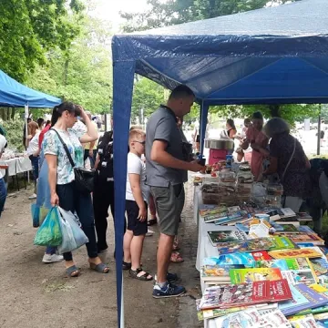 Kiermasz dla Mateusza Czapli w Parku Świętojańskim w Radomsku