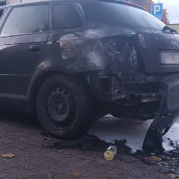 Kto podpalił auto w Piotrkowie?