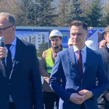 Wbito symboliczną łopatę. W Radomsku ruszyła budowa bloków SIM