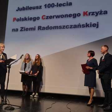 Obchody 100-lecia działalności PCK w Radomsku: wspólne świętowanie w Miejskim Domu Kultury w Radomsku