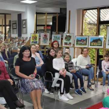 Pasowanie nowych czytelników biblioteki w Radomsku