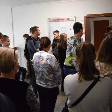 Uczniowie zwiedzali Urząd Miasta i Starostwo Powiatowe w Radomsku