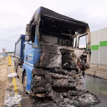 Ciężarówka w ogniu na A1