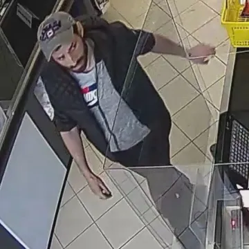 Ukradli wyroby tytoniowe. Poszukuje ich policja