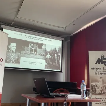 [WIDEO] Poszukiwania szczątków kapitana Stanisława Sojczyńskiego-Warszyca. Wykład dr Krzysztofa Latochy w Muzeum Regionalnym w Radomsku