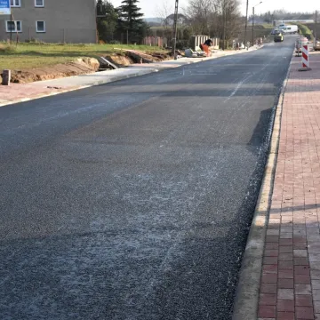 Piotrków Tryb.: Zalesicka już z asfaltem