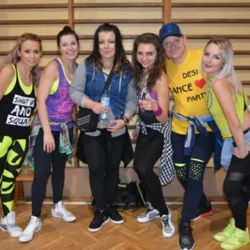 Pomaganie w rytmie zumby