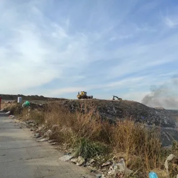 Strażacy ćwiczyli na wysypisku śmieci