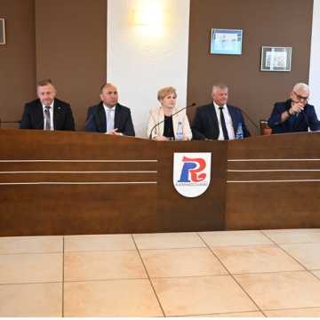 Poseł o wynagrodzeniu dla piątego członka zarządu Powiatu Radomszczańskiego