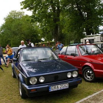 Zabytkowe pojazdy zaparkowały w Radomsku