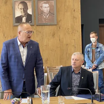 Młodzi tenisiści UMLKS Radomsko z prezentem dla prezydenta