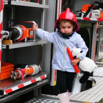 Strażacki piknik rodzinny w Dąbrówce zintegrował mieszkańców