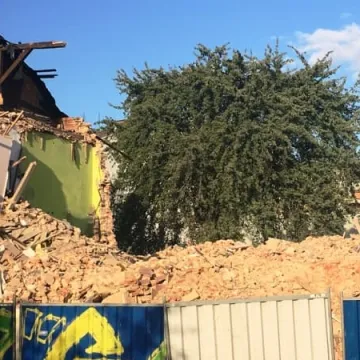 Kamienica przy Reymonta przechodzi do historii 