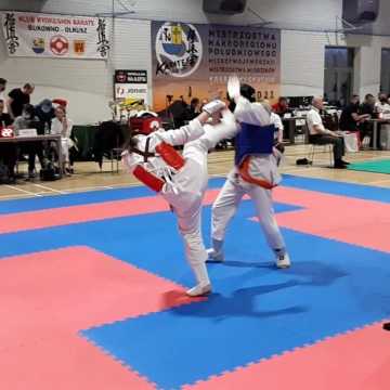 Dwa srebrne medale zawodników Klubu Karate Randori  na turnieju w Bukownie