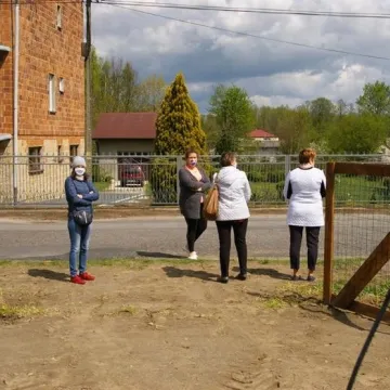 Mieszkańcy Wielgomłyn nie chcą masztu telefonii komórkowej