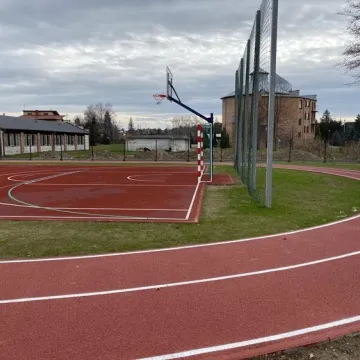 Przy PSP3 w Radomsku powstał kompleks lekkoatletyczny