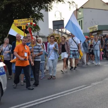 Wierni z Radomska wyruszyli na Jasną Górę