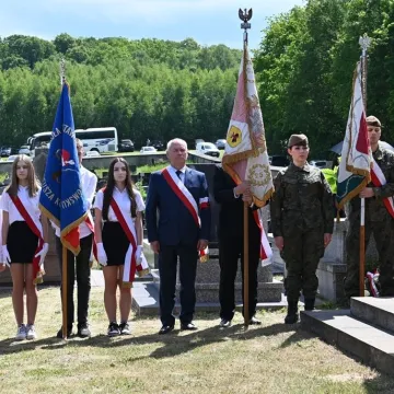 W Bąkowej Górze upamiętniono zamordowanych żołnierzy KWP