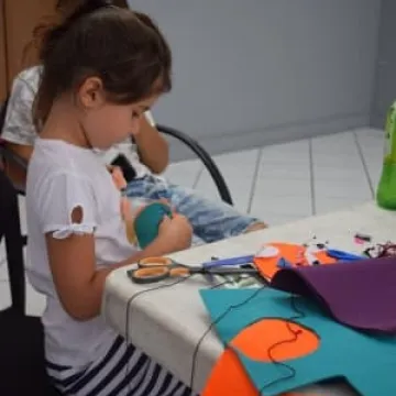 Filcowe przywieszki – wakacyjne warsztaty w MDK