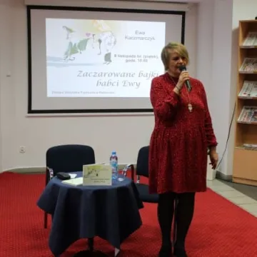 Spotkanie autorskie z Ewą Kaczmarczyk w bibliotece w Radomsku