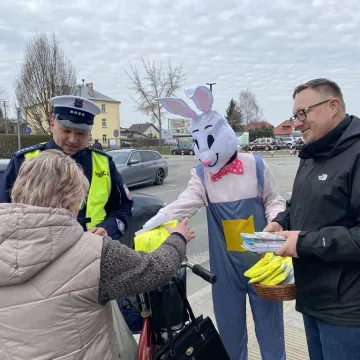 Świąteczny czas i większa czujność. Funkcjonariusze przypominali o bezpieczeństwie