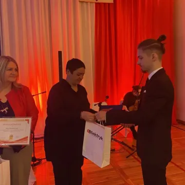 Elektryk pożegnał absolwentów. Teraz czas na maturę