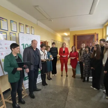 Uczniowie z powiatu radomszczańskiego zmierzyli się z twórczością Wisławy Szymborskiej w I LO w Radomsku