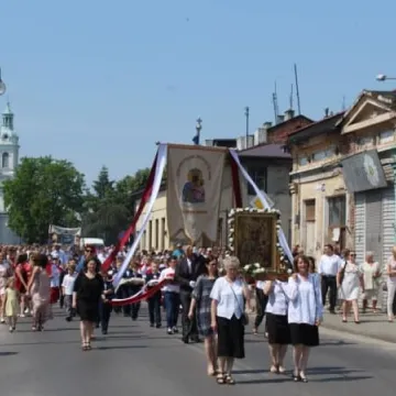 Procesje przemierzyły ulice