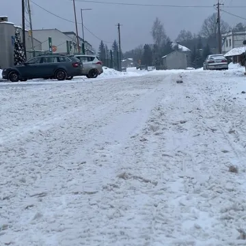 Koszmar, dramat, porażka – radomszczanie komentują „zimowy” stan dróg w mieście