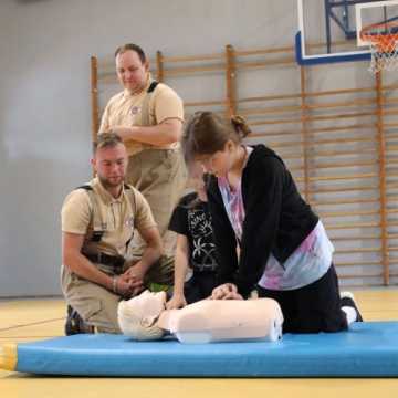 Dzieci przed wakacjami uczą się zasad udzielania pierwszej pomocy