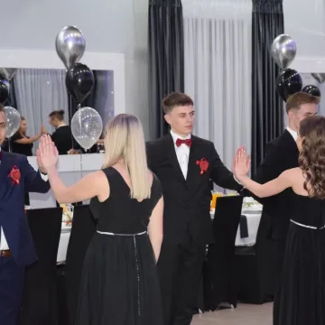 Szampańska zabawa studniówkowa ZSE w Radomsku