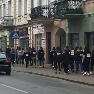 Uliczny happening uczniów Mechanika