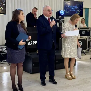 Odliczanie do matury rozpoczęło się eleganckim balem w LO Przedborzu