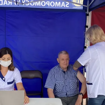 Szczepieniobus zaparkował w Radomsku