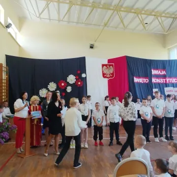 Lekcja historii dla młodego pokolenia w PSP nr 5 w Radomsku