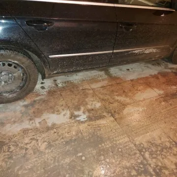 Na Kukuczki grzęzną w błocie