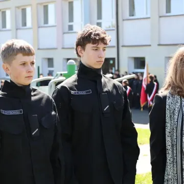 W ZSP nr 1 w Radomsku odsłonięto Dąb Pamięci