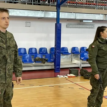 Uczniowie klas mundurowych z Radomska uczestniczyli w manewrach WOT