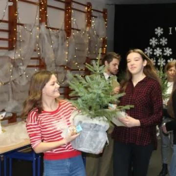 Wspólna integracja przy choince