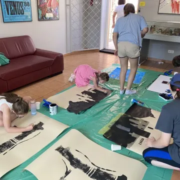 Radomszczańskie pejzaże oczami dzieci. Warsztaty prof. Wiatra w Muzeum w Radomsku