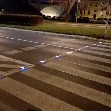 Piotrków Tryb.: aktywne przejścia chronią pieszych
