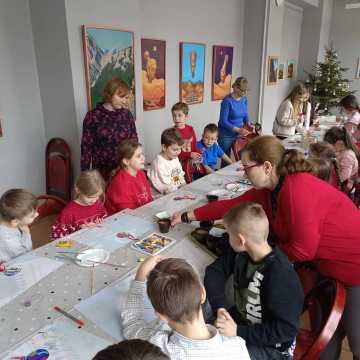 [WIDEO] Warsztaty tworzenia ozdób świątecznych w Muzeum Regionalnym w Radomsku