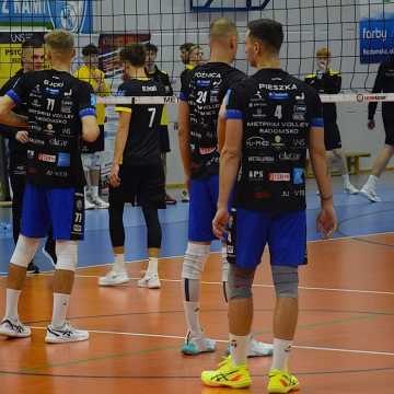 Emocje na parkiecie. METPRIM Volley Radomsko zwycięża ze Skrą II Bełchatów