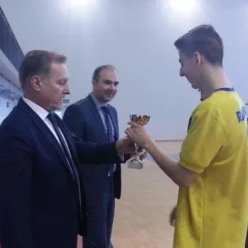 Młodzi piłkarze walczą o puchary